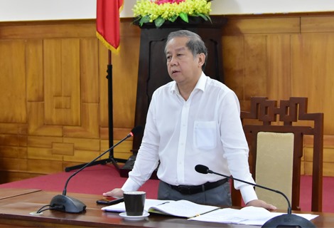 Chủ tịch UBND tỉnh Thừa Thiên Huế Phan Ngọc Thọ phát biểu tại cuộc họp giao ban ngày 15.4. Ảnh: N.Minh.