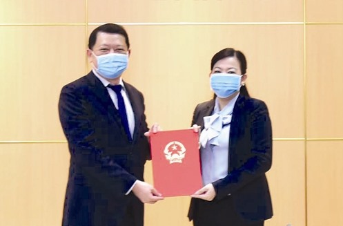 Ủy viên Trung ương Đảng, Trưởng ban Dân nguyện Nguyễn Thanh Hải trao quyết định bổ nhiệm cho Vụ trưởng Vụ Dân nguyện Lò Việt Phương