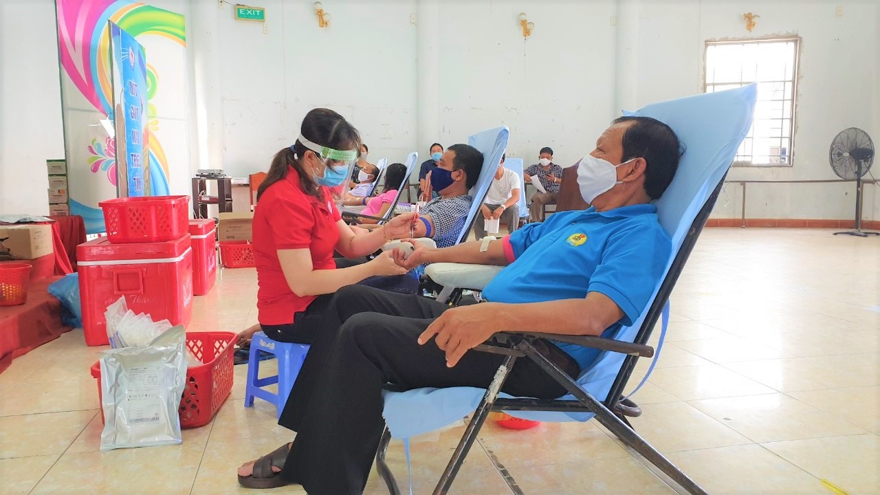 Các đoàn viên Công đoàn quận Thốt Nốt (TP.Cần Thơ) đã hiến được 227 đơn vị máu trong ngày 18.4.2020. Ảnh: Thành Nhân
