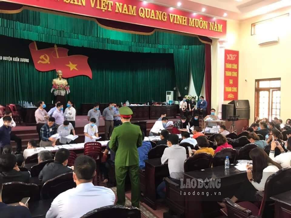 Buổi đấu giá có sự tham gia của Dương vào tháng 3.2020 tại xã Vũ Ninh (huyện Kiến Xương). Ảnh: Phạm Đông