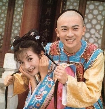 Triệu Vy và Tô Hữu Bằng thân thiết như đôi tình nhân, không ít khán giả mong mỏi cả hai “phim giả tình thật“. Ảnh: Sina