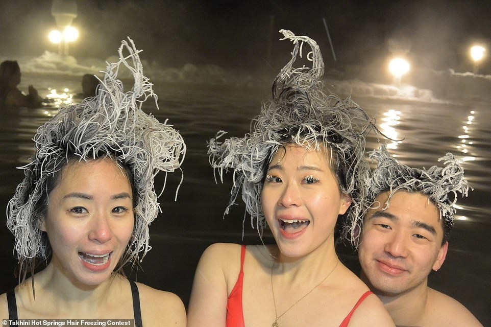 Ảnh: Takhini Hot Springs Hair Freezing Contest