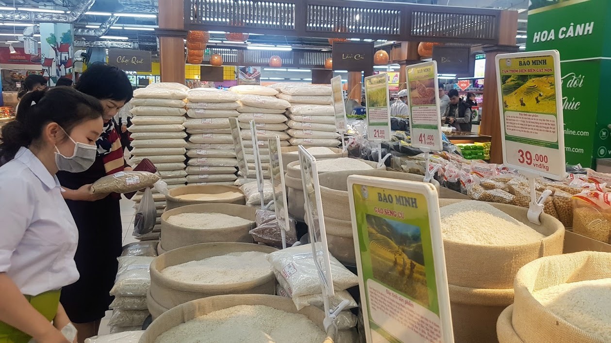 Nguồn cung gạo dư thừa cho xuất khẩu. Ảnh: Khánh Vũ
