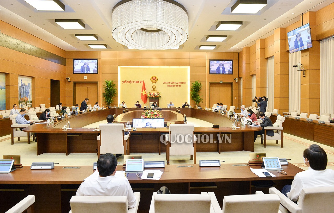 Ủy ban Thường vụ Quốc hội cho ý kiến đối với dự án Luật sửa đổi, bổ sung một số điều của Luật Bảo vệ môi trường. Ảnh Quochoi.vn