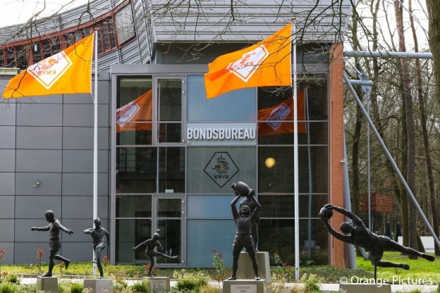 Liên đoàn bóng đá Hà Lan sẽ sớm công bố quyết định chấm dứt mùa giải 2019/2020. Ảnh: Orange.