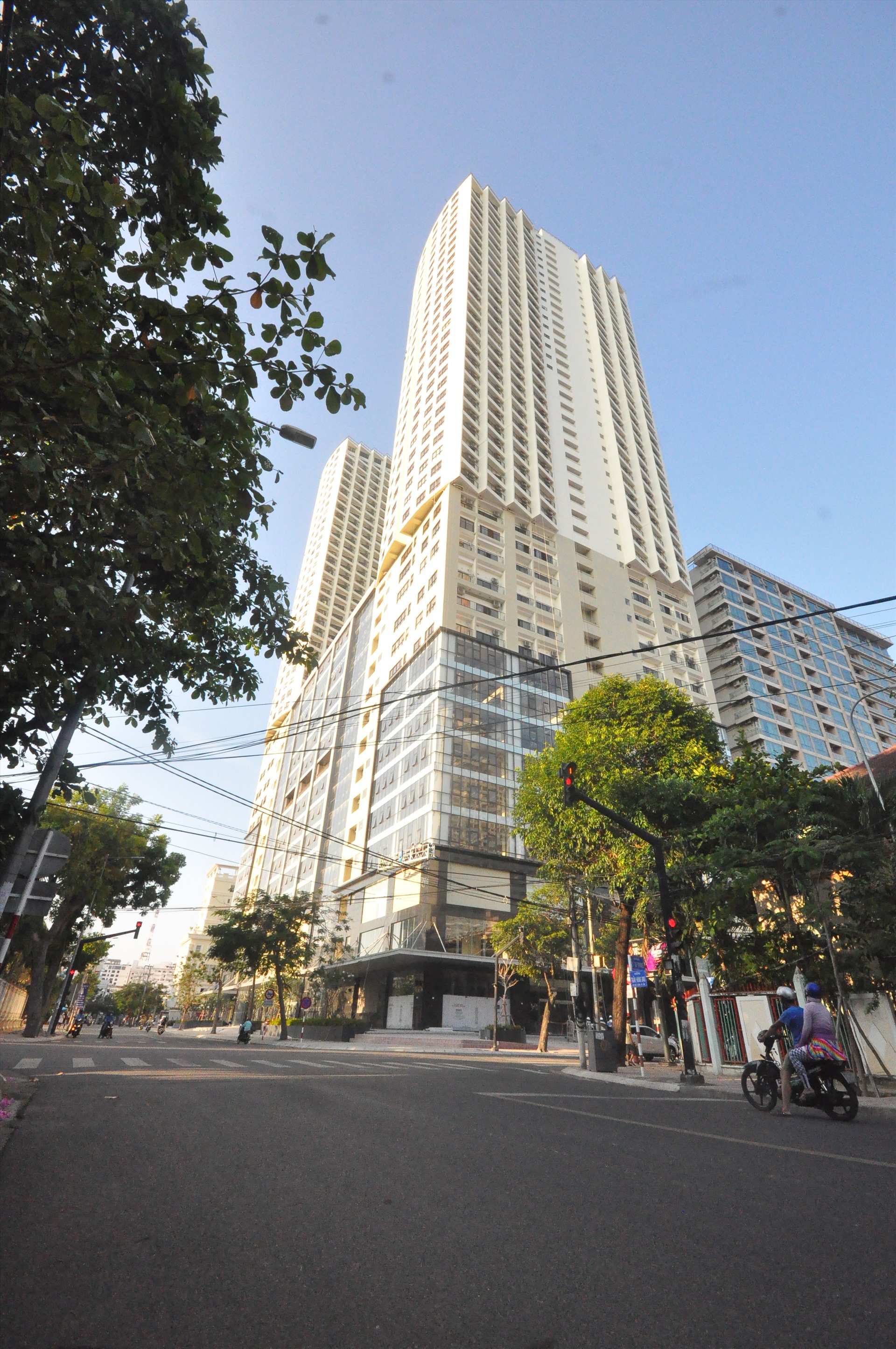 Dự án Gold Coast (số 1, Trần Hưng Đạo, Khánh Hòa) cao 40 tầng nổi, 3 tầng hầm với quy mô 920 căn hộ. Ảnh: Nhiệt Băng