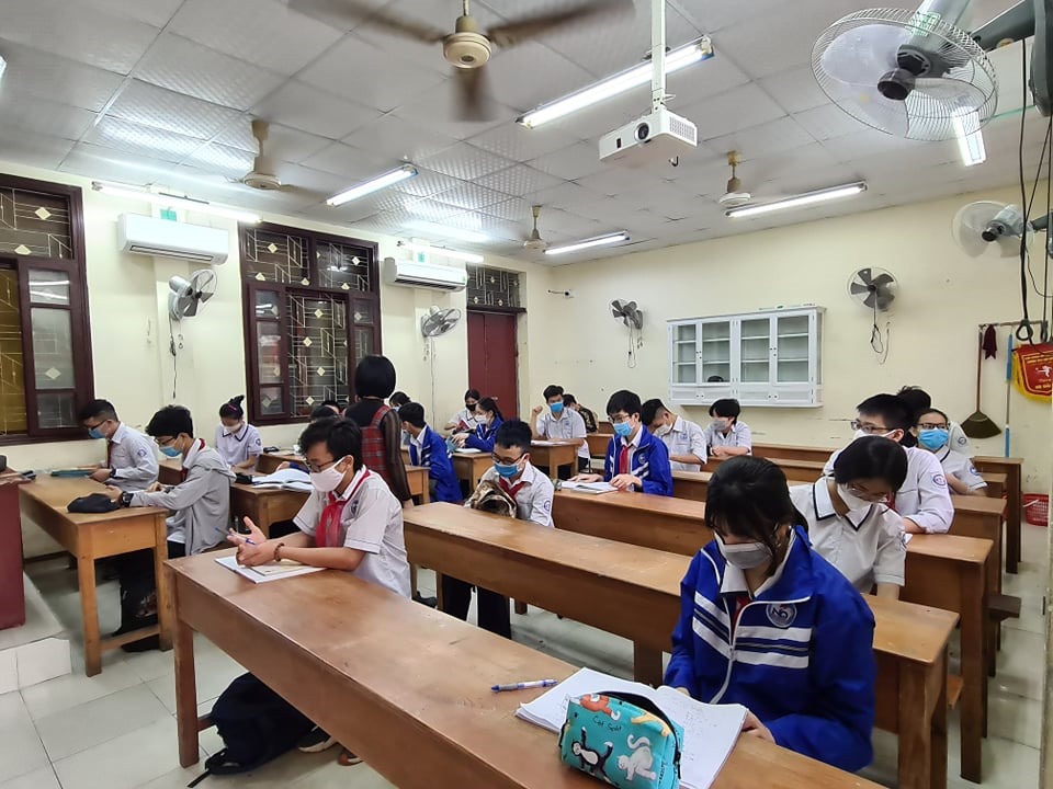 Giãn cách lớp học tại Trường THCS Ngô Quyền - Hải Phòng. Ảnh Mai Dung
