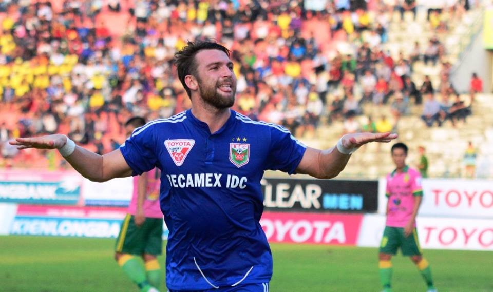 Marko Simic trong màu áo Bình Dương tại V.League 2015. Năm đó, anh đoạt cú đúp vô địch V.League và Cúp Quốc gia. Ảnh: Nguyễn Đăng.