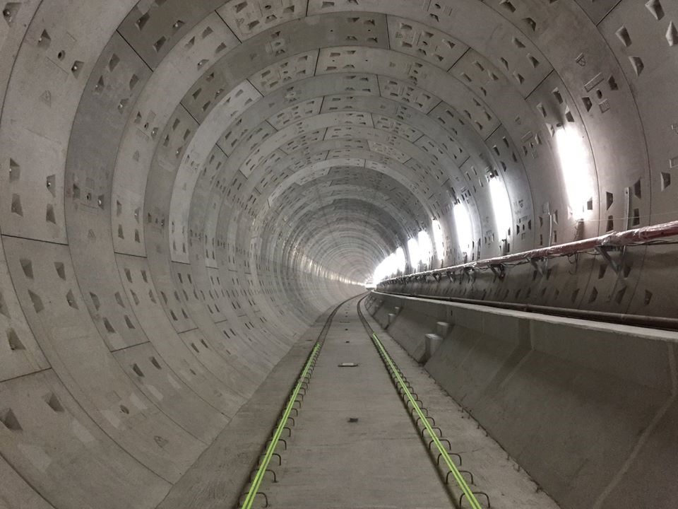 Đường hầm nối ga Nhà hát Thành phố và ga Ba Son. Sắp tới nhà thầu sẽ tiến hành lắp đường ray cho đường hầm này.   Ảnh: MAUR