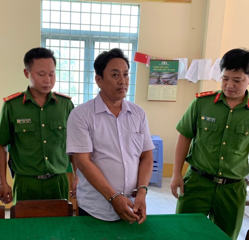 Một đối tượng “cò đất” tên Huỳnh Công Chúc bị công an Trà Vinh bắt giữ vào tháng 7.2019 để điều tra về đường dây trục lợi chính sách. Ảnh: Công an cung cấp.