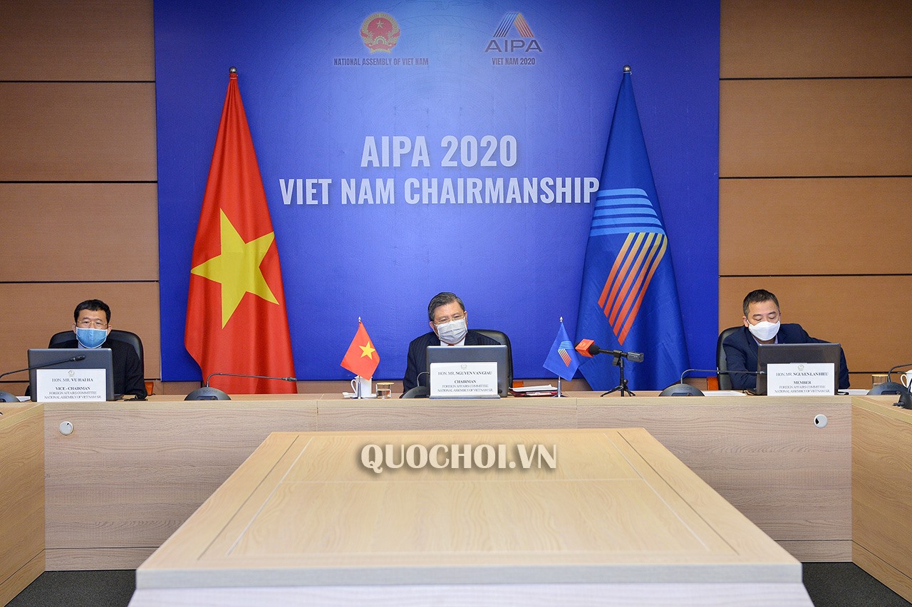 Các đại biểu Việt Nam tham dự cuộc họp tại đầu cầu Hà Nội. Ảnh Quochoi.vn