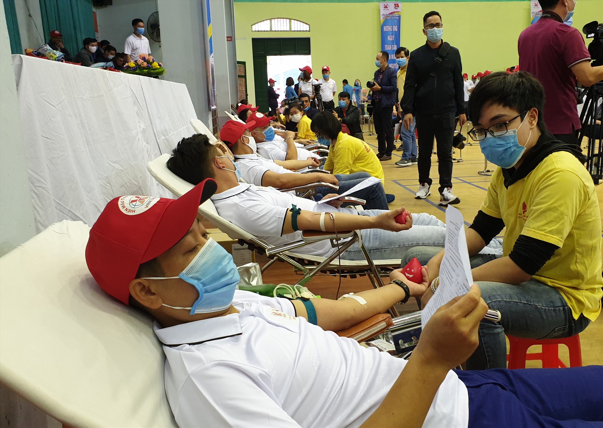 Dự kiến, đợt 1 sẽ có khoảng 350 đơn vị máu sẽ được chuyển cho Bệnh viện Việt Nam – Thụy Điển Uông Bí, góp phần phục vụ công tác điều trị và cấp cứu người bệnh. Ảnh: Nguyễn Hùng