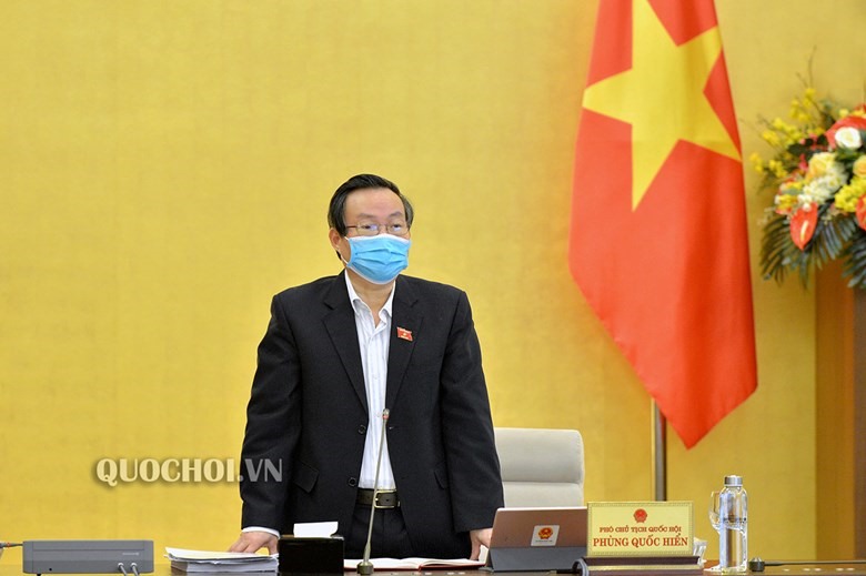 Phó Chủ tịch Quốc hội Phùng Quốc Hiển nêu ý kiến tại phiên họp. Ảnh Quochoi.vn