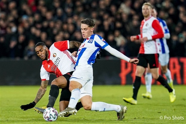 Heerenveen cùng Feyenoord cũng như các đội bóng phải vất vả kiếm nguồn thu thời gian tới. Ảnh: Proshot.