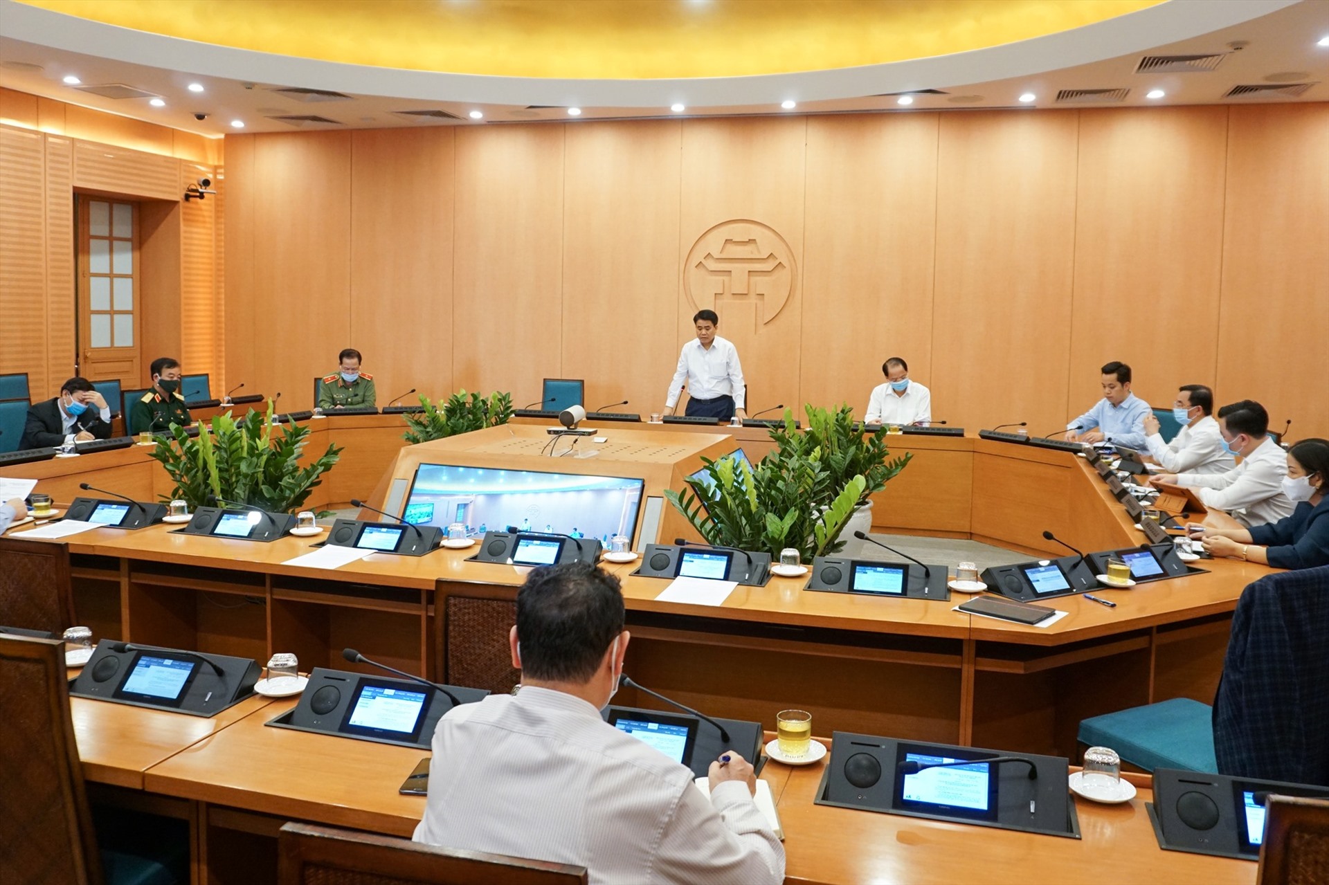 Chủ tịch UBND Thành phố Hà Nội Nguyễn Đức Chung chủ trì cuộc họp Ban chỉ đạo phòng chống dịch COVID-19 thành phố chiều 27.4.