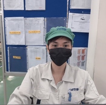 Chị Nguyễn Thị Hiên trong giờ làm việc. Ảnh: Nhân vật cung cấp