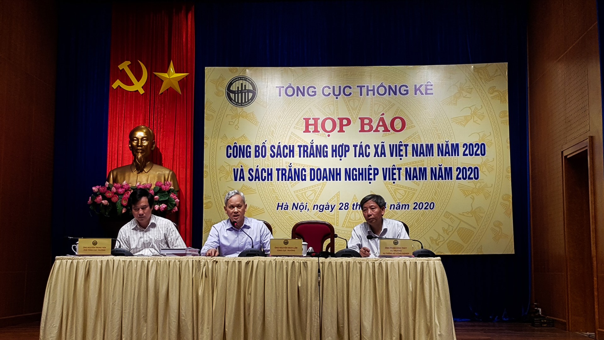 Họp báo công bố Sách trắng Hợp tác xã Việt Nam và Sách trắng Doanh nghiệp Việt Nam năm 2020. Ảnh: Phan Anh