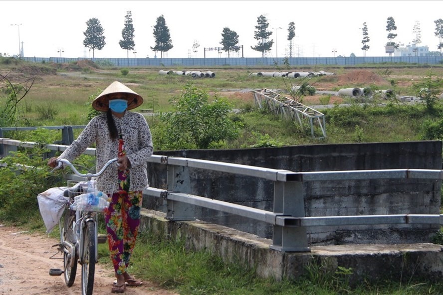 Khách hàng cho chủ đầu tư vay tiền tại khu đất 43ha có nguy cơ mất trắng. Ảnh: Đình Trọng