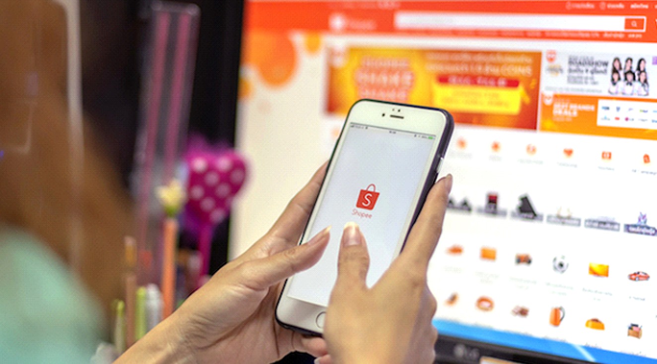 Người Việt Nam hiện nay đang dành nhiều thời gian hơn trên mạng và mua sắm trực tuyến nhiều hơn.