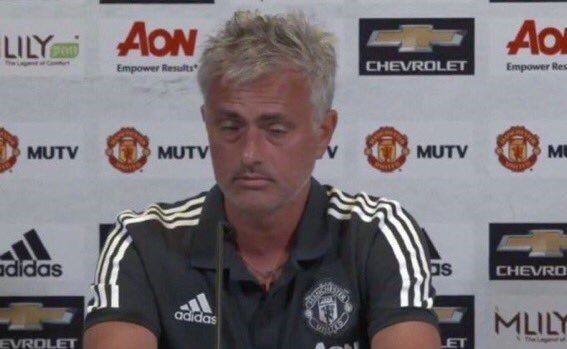 Thời gian đóng cửa xã hội, tự cách ly chống dịch quá dài khiến nhiều cầu thủ, huấn luyện viên đánh mất phong thái thường ngày giống như huấn luyện viên Mourinho trong bức hình này. Ảnh: Soccer Memes.