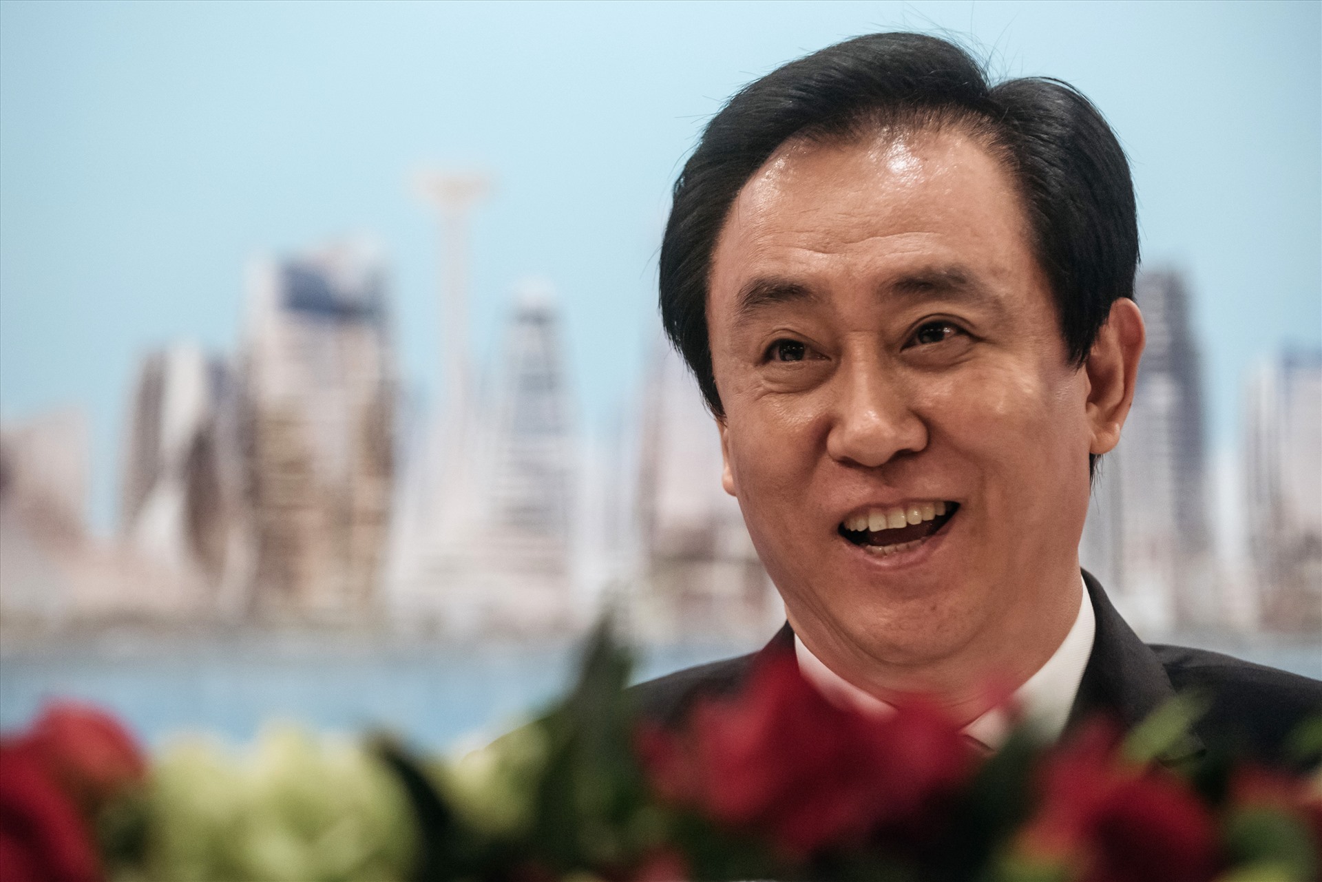 Hui Ka Yan từng là tỉ phú bất động sản giàu nhất thế giới vào năm 2019. Tuy nhiên với việc sụt giảm đến 7,2 tỉ USD kể từ đầu tháng 2 tới nay, tỉ phú này đã tụt một hạng, xuống vị trí thứ 3 với 22,3 tỉ USD. Ảnh: Money