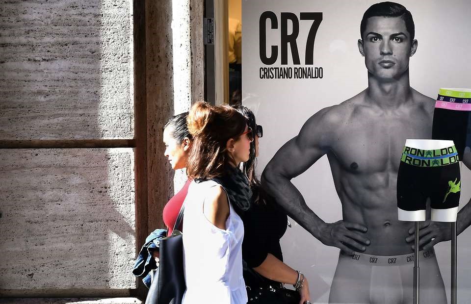 Thương hiệu đồ lót CR7 của Ronaldo - một trong những mảng kinh doanh ngoài bóng đá của siêu sao người Bồ Đào Nha. Ảnh: Givesport.