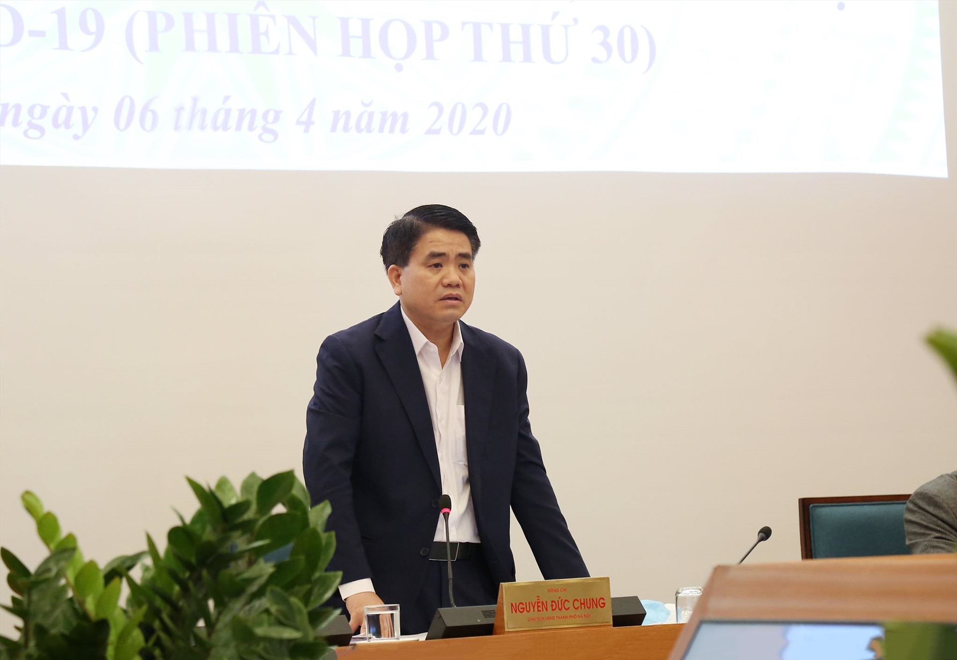 Chủ tịch UBND thành phố Hà Nội Nguyễn Đức Chung chủ trì cuộc họp sáng 6.4.