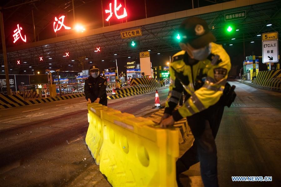 Vào ngày 8.4, Vũ Hán chính thức dỡ bỏ lệnh phong tỏa đã kéo dài 76 ngày. Theo dữ liệu từ cảnh sát giao thông Vũ Hán, các tuyến đường cao tốc dự báo sẽ chứng kiến đỉnh điểm của các phương tiện di chuyển khỏi thành phố vào 8.4. Ảnh: Xinhua.
