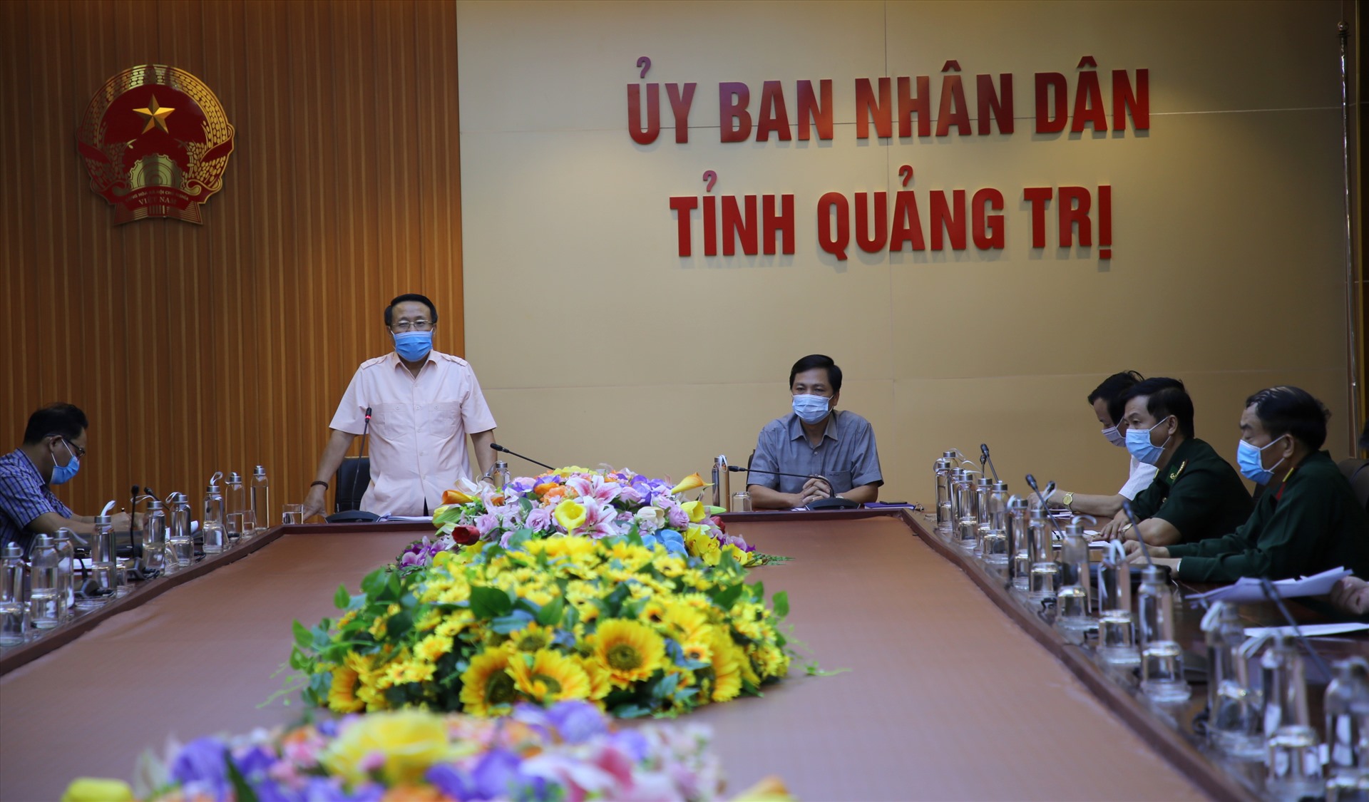 Ông Hà Sỹ Đồng - Phó Chủ tịch Thường trực UBND tỉnh Quảng Trị khẳng định tại cuộc họp Ban Chỉ đạo phòng chống dịch COVID-19 2 trường hợp trở về từ Lào cho kết quả âm tính. Ảnh: Hưng Thơ.