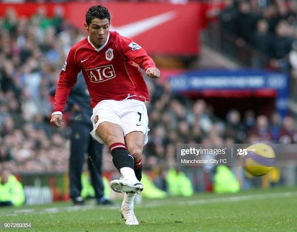 8. Cristiano Ronaldo - Manchester United (mua từ Sporting Lisbon giá 17,1 triệu bảng, 2003)
