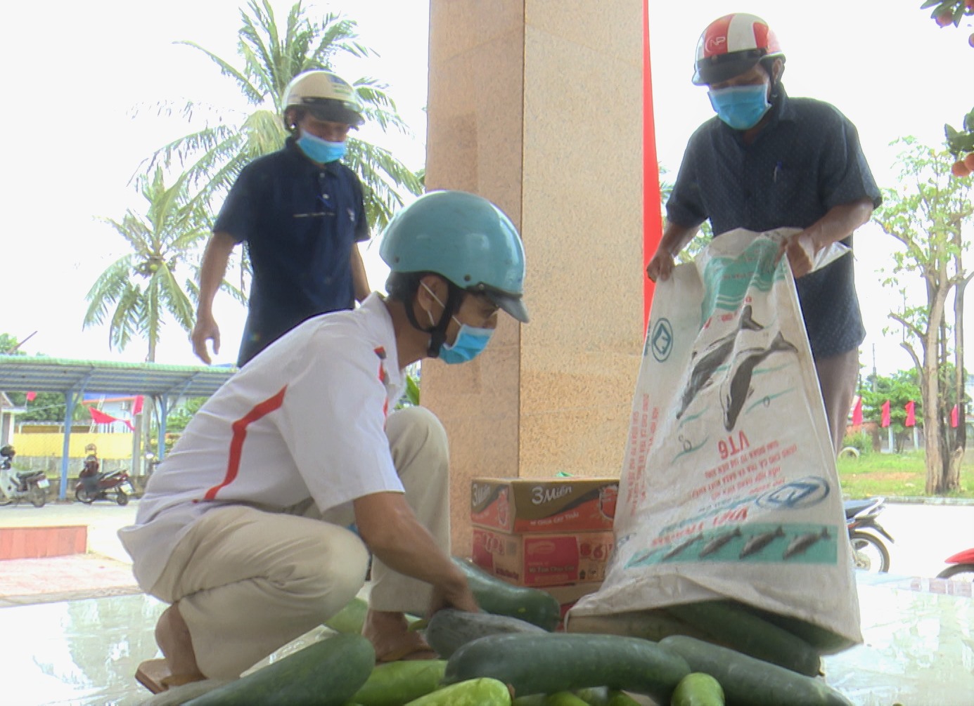Truyền thống tương thân tương trợ nhau trong những lúc khốn khó, hoạn nạn được người dân Quảng Nam nói chung và Đại Lộc nói riêng được thể hiện dù đó là những thứ nhỏ nhất.