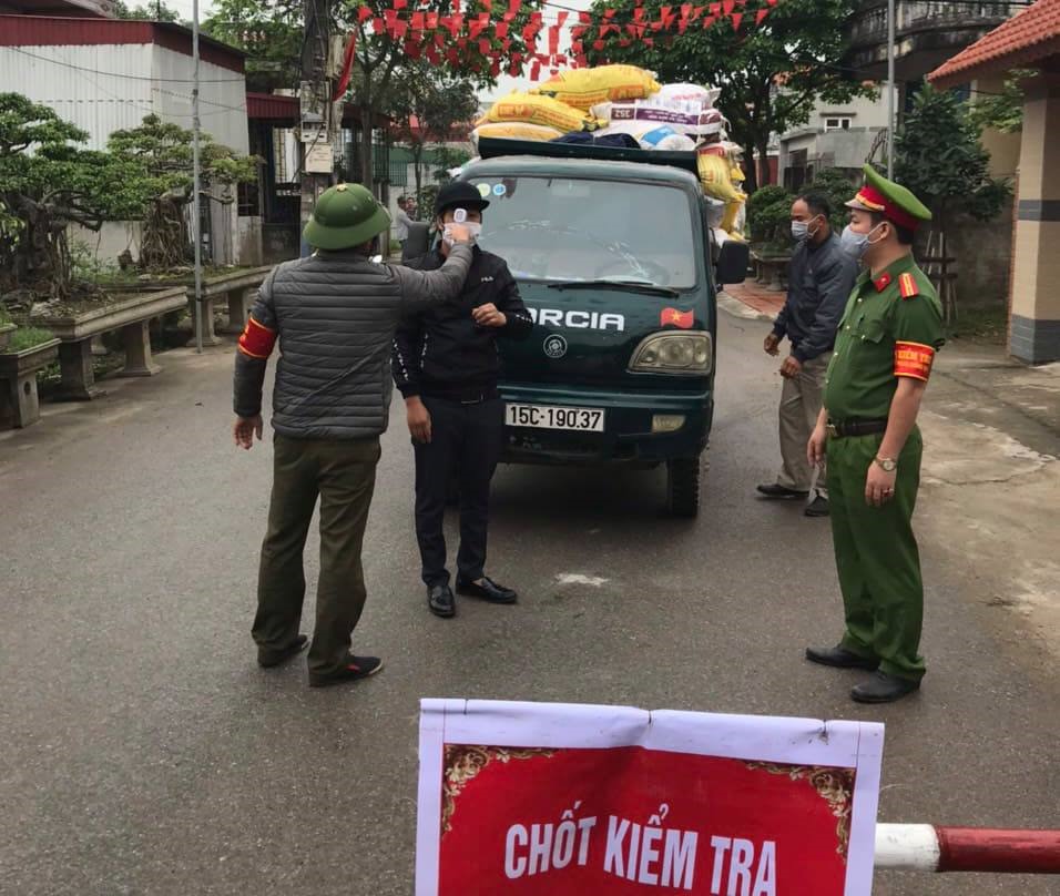 Chốt tự quản tại các khu dân cư trên địa bàn tỉnh Thái Bình được lập để nhắc nhở người dân thực hiện nghiêm các biện pháp phòng, chống dịch COVID-19.
