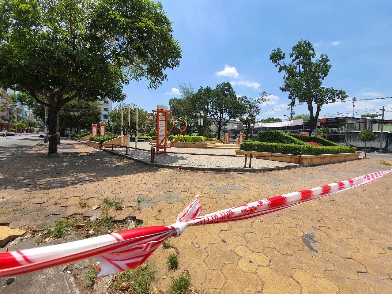 Một số công viên cũng chưa được cho phép hoạt động. Hình ảnh ghi nhận tại công viên Lãnh Binh Thăng (quận 11) sáng 1.5.