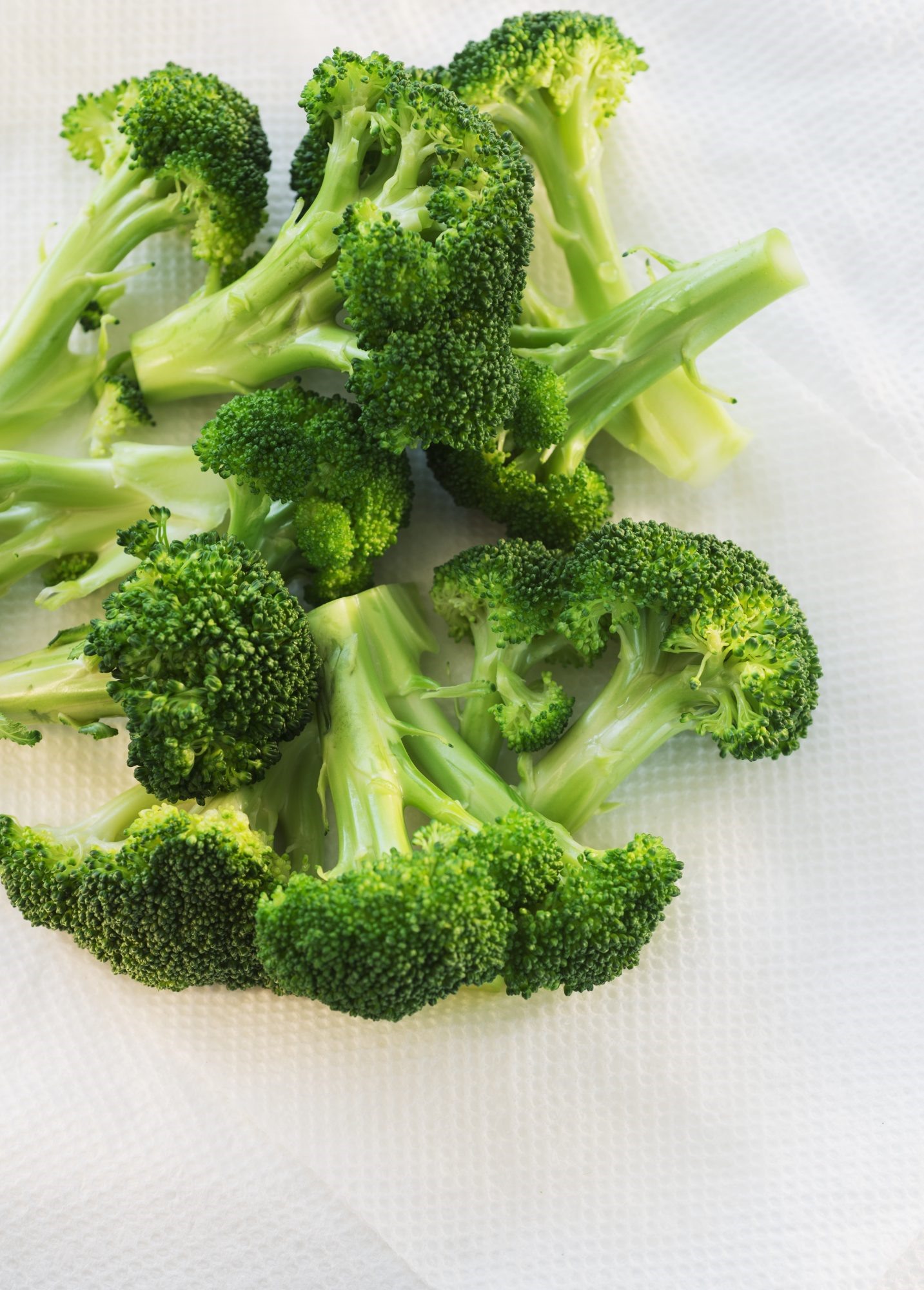 5. Súp lơ xanh  Loại rau họ cải này cung cấp 132 mg vitamin C cộng với một cú đấm làm đầy chất xơ chỉ với 30 calo mỗi khẩu phần. Thêm vào đó, nghiên cứu cho thấy bông cải xanh có thể có đặc tính ngăn ngừa ung thư.