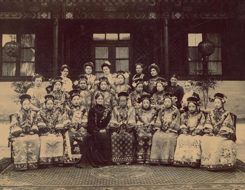 Ảnh chụp tập thể của các Cách Cách triều đại nhà Thanh chụp vào khoảng năm 1904 - 1907. Ảnh: Baidu