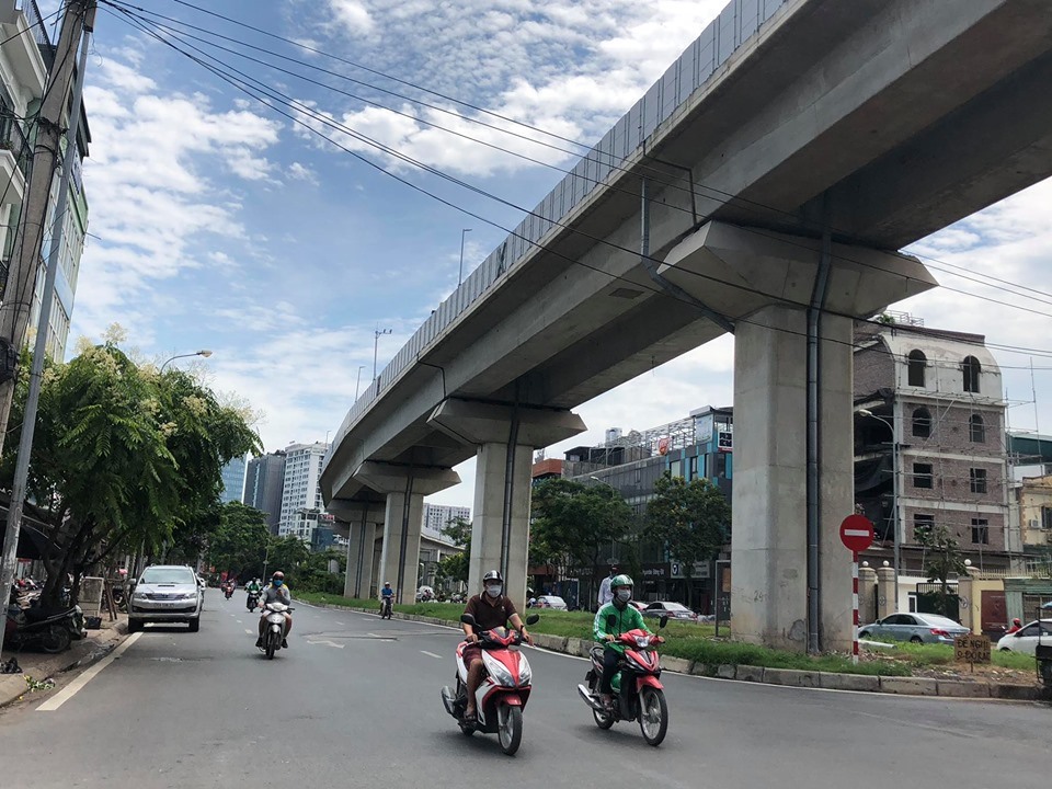 Với gần 8.000 tỉ đồng cho hơn 2,2 km, tính trung bình mỗi một mét trên tuyến đường này có chi phí đầu tư lên tới 3,5 tỉ đồng. Thời gian thực hiện dự án từ 2017 đến 2020 nhưng đến nay vẫn chưa triển khai.