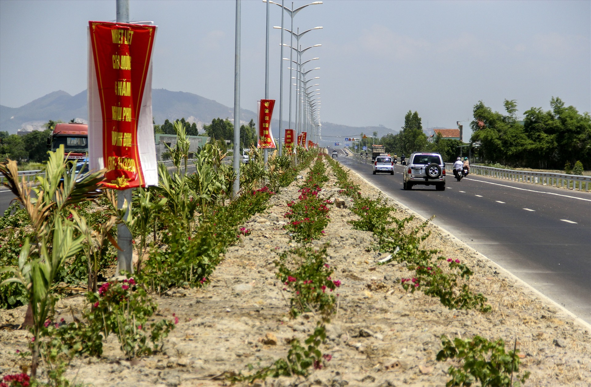 Vừa qua, UBND tỉnh Bình Định đã khánh thành và đưa vào sử dụng Quốc lộ 19 mới với chiều dài 17,42 km, đoạn từ cảng Quy Nhơn đến điểm giao Quốc lộ 1 với tổng mức đầu tư 4.410 tỉ đồng.