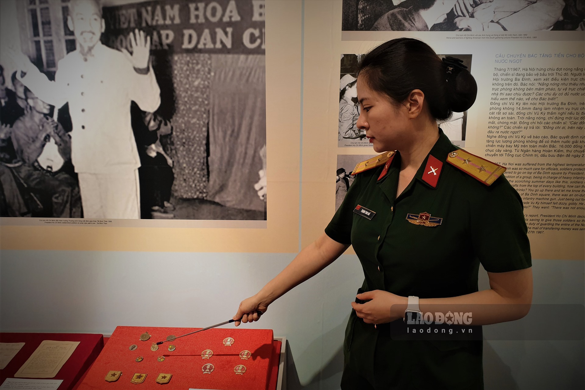 Đặc biệt, bộ sưu tập huân huy chương mà Chủ tịch Hồ Chí Minh đã dành tặng cho những tập thể, cá nhân có thành tích tiêu biểu trong các cuộc kháng chiến cũng được trưng bày tại buổi triển lãm.