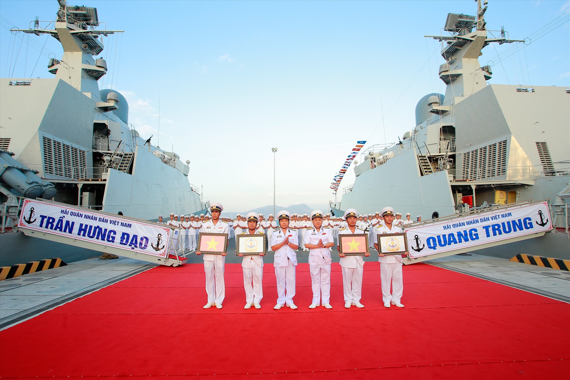 Lễ thượng cờ Tàu 015 - Trần Hưng Đạo và Tàu 016 - Quang Trung tại Vùng 4 Hải quân, ngày 6.2.2018. Ảnh tư liệu BTLSQSVN