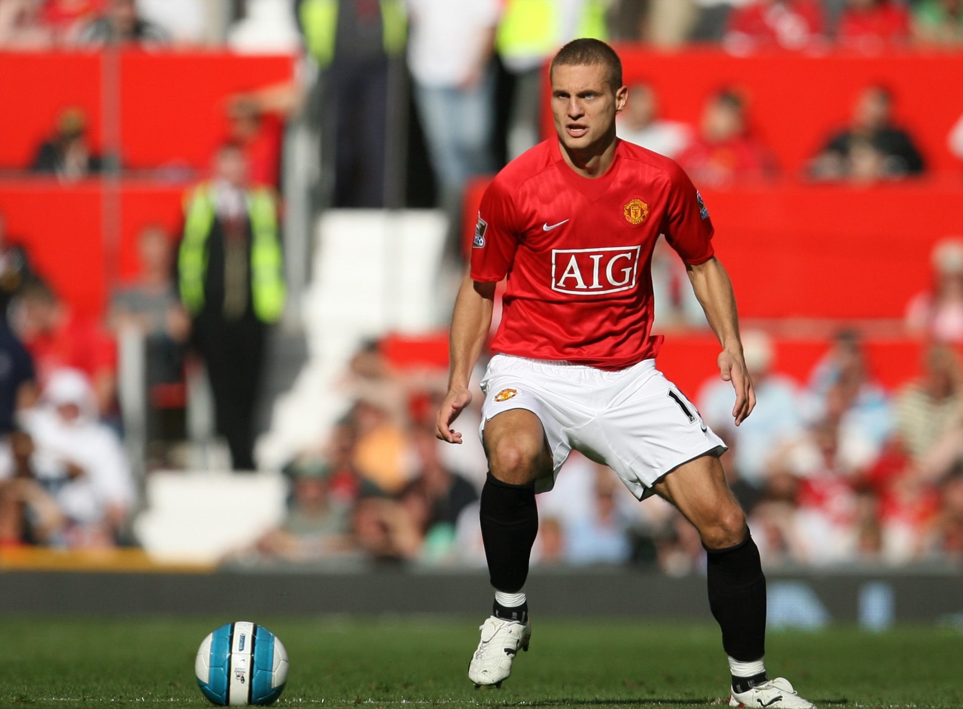 Nhớ Nemanja Vidic, Man United tìm về thị trường Đông Âu