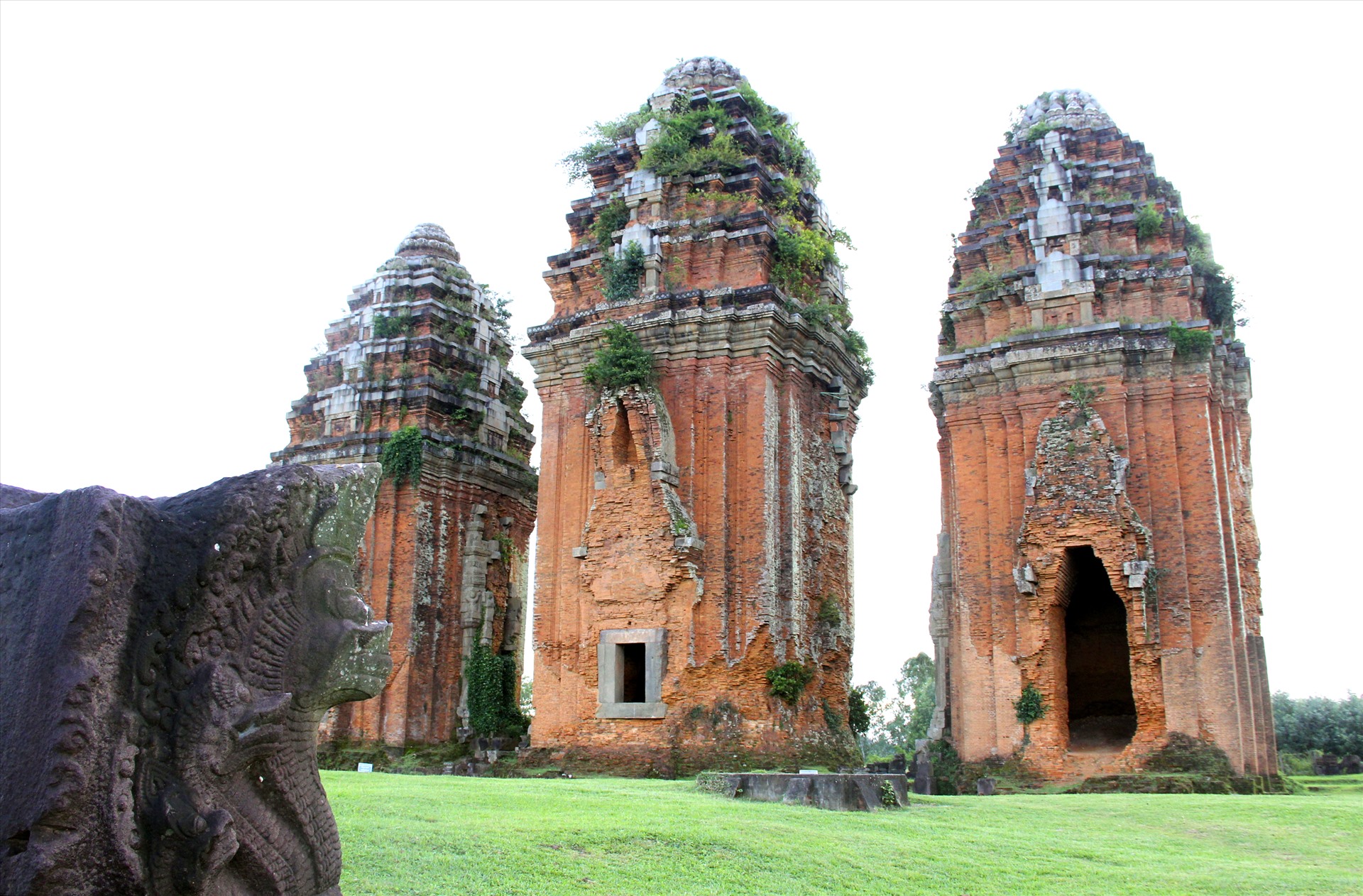 Tháp Dương Long trên địa bàn huyện Tây Sơn, tỉnh Bình Định.