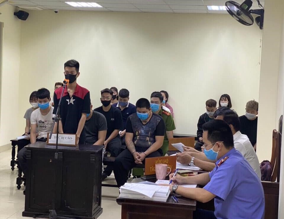 Tòa án nhân dân quận Hoàn Kiếm đã mở phiên xét xử sơ thẩm 10 bị cáo trong vụ đua xe. Ảnh: Công an Hà Nội