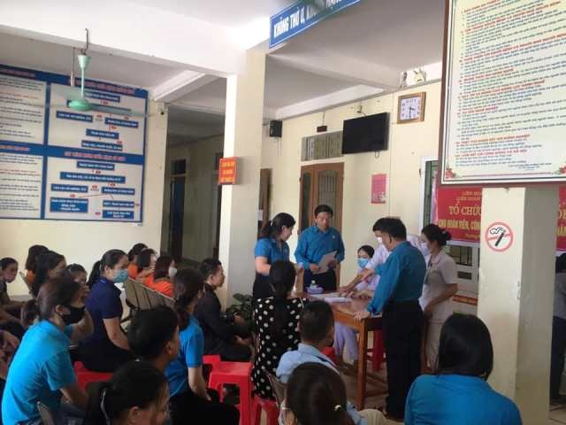 Sáng ngày 15.5/2020 Liên đoàn Lao động huyện Hương Khê phối hợp tổ chức khám sức khỏe định kỳ cho CNVC và NLĐ năm 2020.