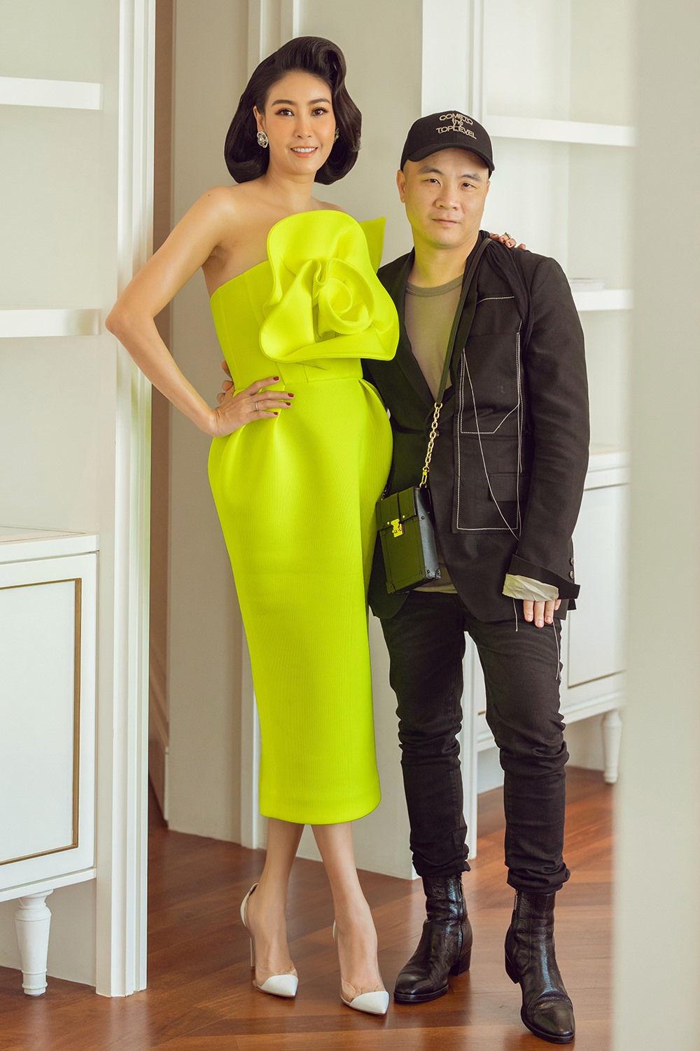 Nhà thiết kế Đỗ Mạnh Cường cũng đến chung vui tiệc sinh nhật của người chị thân thiết là Hoa hậu Hà Kiều Anh.