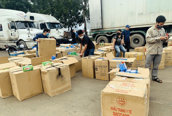 Lô hàng hơn một triệu chiếc khẩu trang bị bắt giữ tại Cửa khẩu đường bộ số 2 Kim Thành. Ảnh: LN.