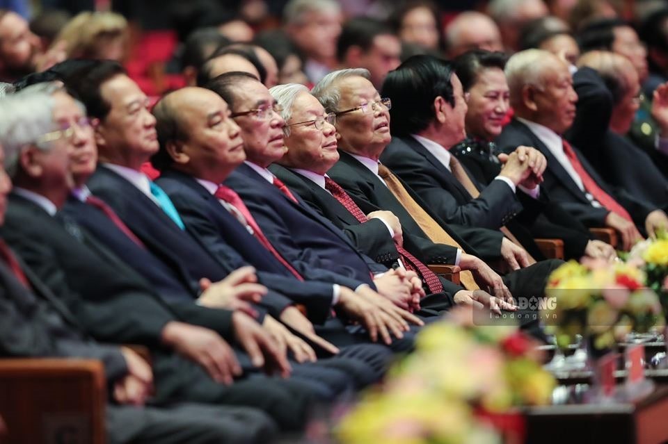 Các đại biểu cấp cao tại lễ kỷ niệm 130 năm ngày sinh Chủ tịch Hồ Chí Minh. Ảnh Sơn Tùng