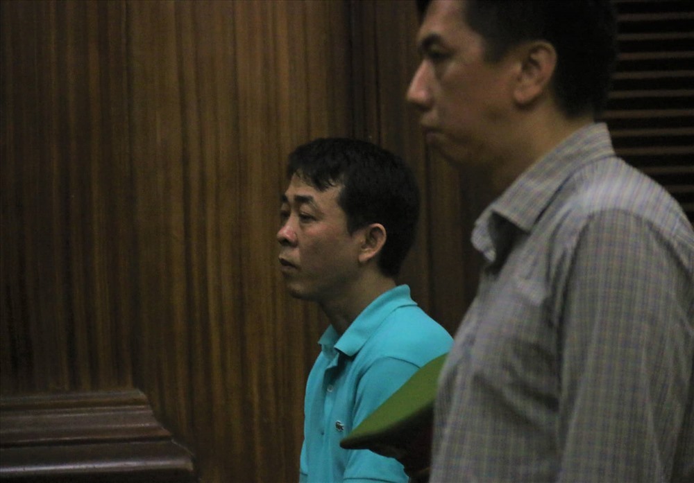 Tại bản án sơ thẩm, bị cáo Võ Mạnh Cường bị tuyên phạt 20 năm tù. Bị cáo Nguyễn Minh Hùng bị tuyên phạt 17 năm tù. Ảnh: Đình Trường.