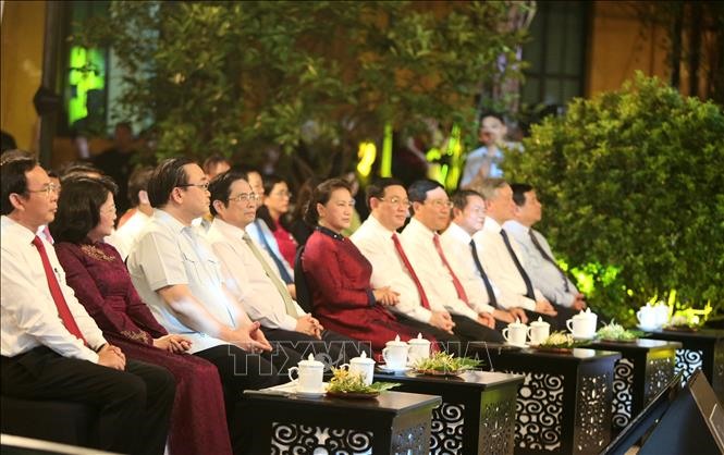 Chủ tịch Quốc hội Nguyễn Thị Kim Ngân và các đồng chí lãnh đạo Đảng, Nhà nước tham dự chương trình tại điểm cầu Hà Nội. Ảnh TTXVN