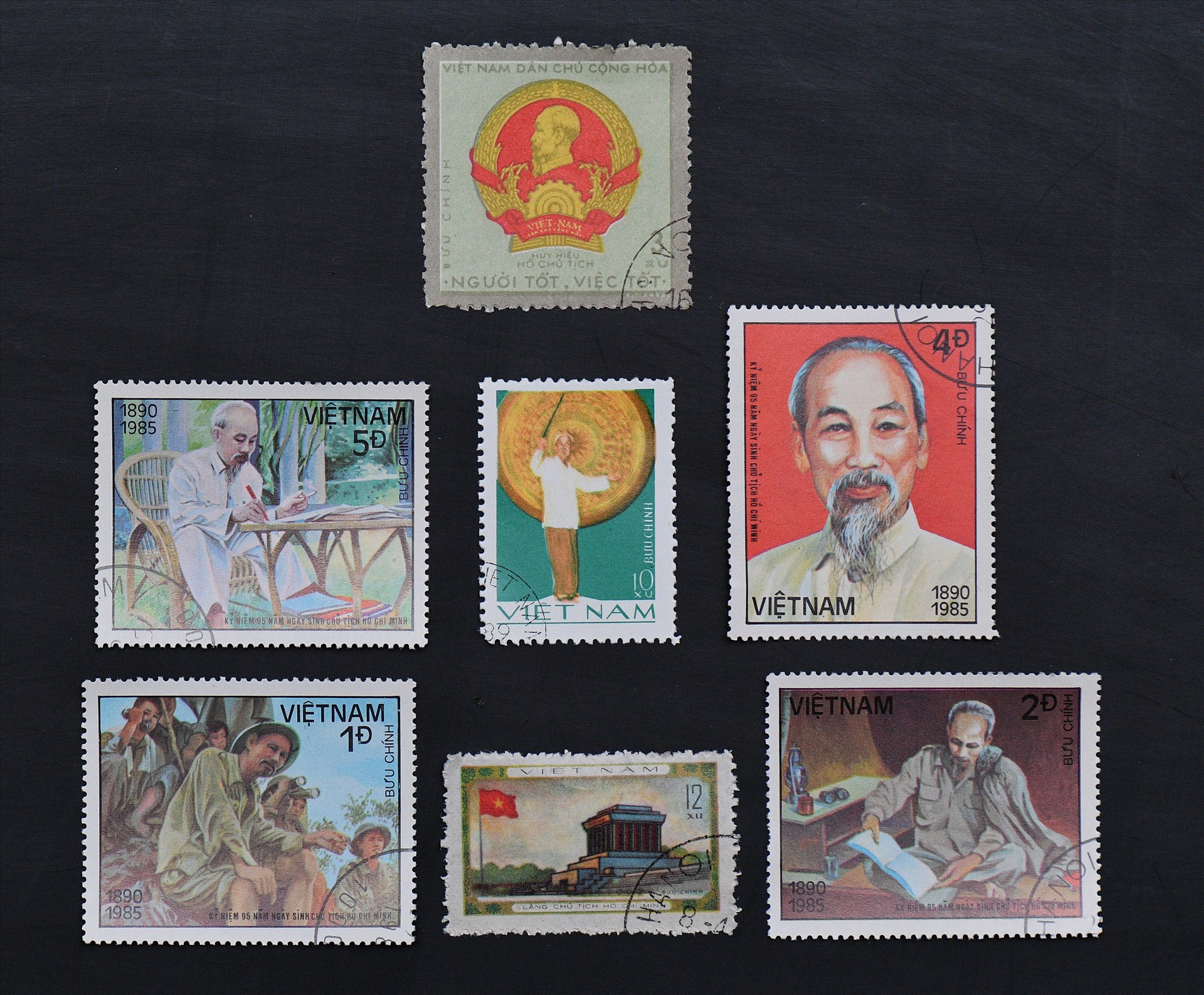 Hình ảnh Bác trong bộ tem bưu chính Việt Nam.