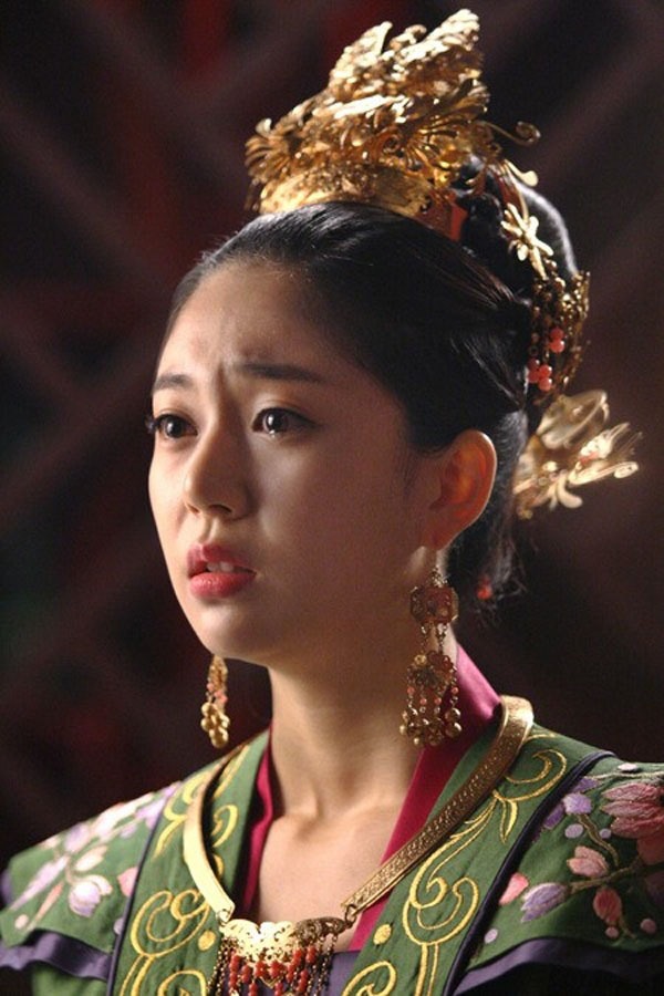 Baek Jin Hee sắm vai hoàng hậu độc ác trong “Hoàng hậu Ki”